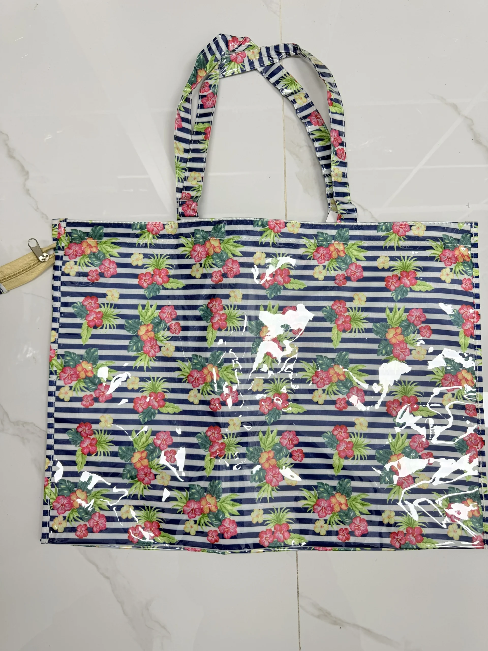 BOLSO DE PLAYA DE RAYAS CON FLORES