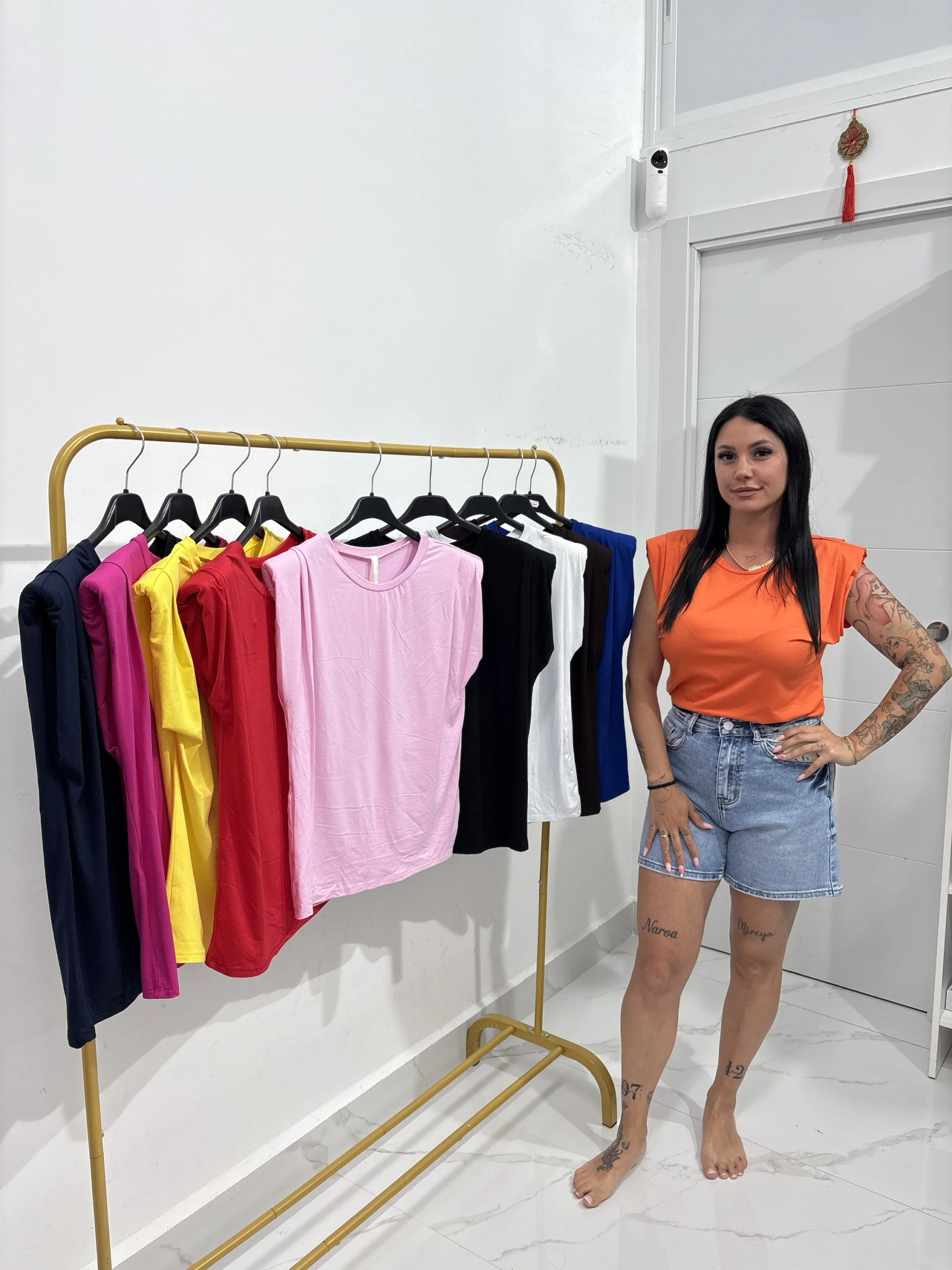 CAMISETA BÁSICA HOMBRERAS